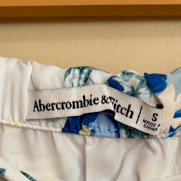 Abercrombie & Fitch| NWT Silky Floral Tube Top Blouse Sz S Brand NEW! - Picture 6 of 7